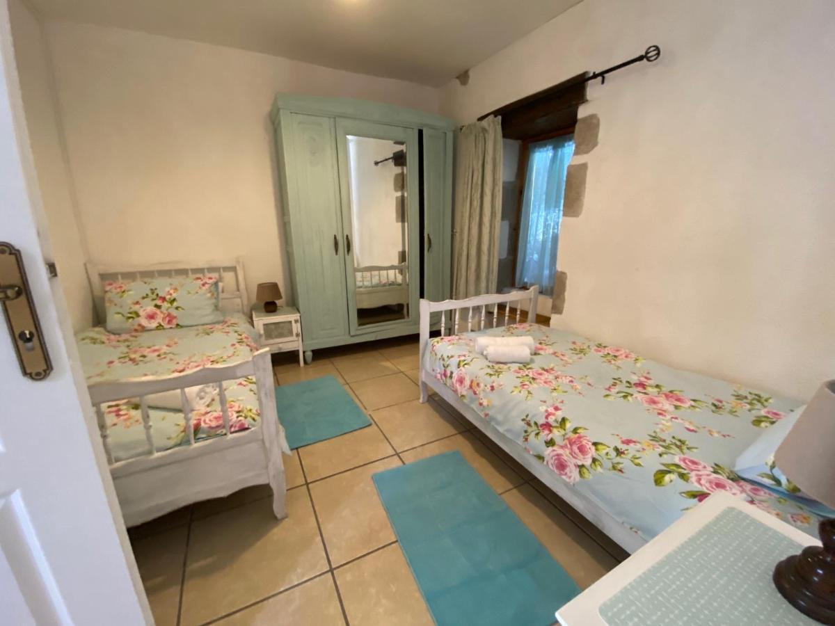Fonclaire Holidays Mortemart Екстериор снимка