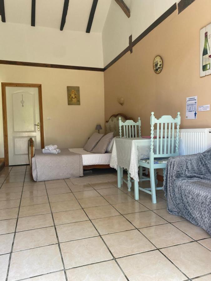 Fonclaire Holidays Mortemart Екстериор снимка