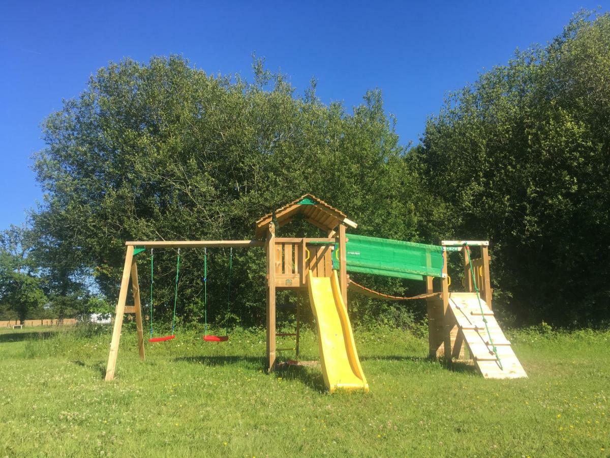 Fonclaire Holidays Mortemart Екстериор снимка